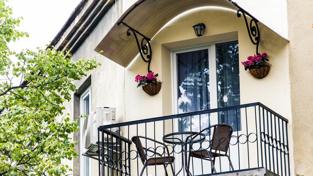 Foxy Lviv Apartment Exterior photo